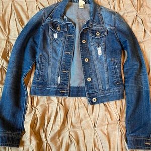 Fitted cropped denim jacket
